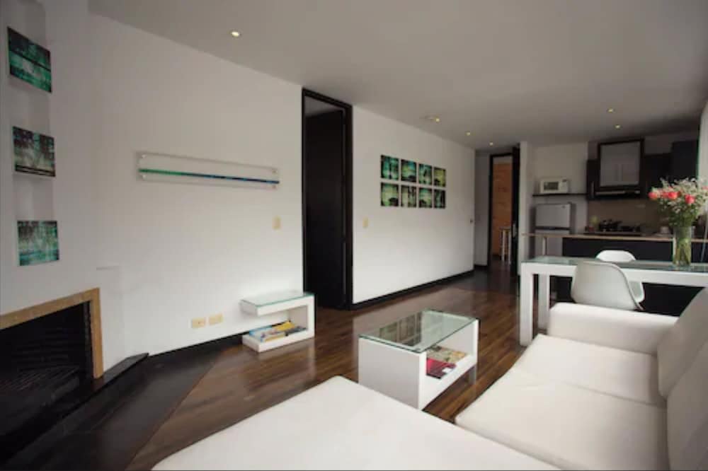 104 Art Suites 28/62