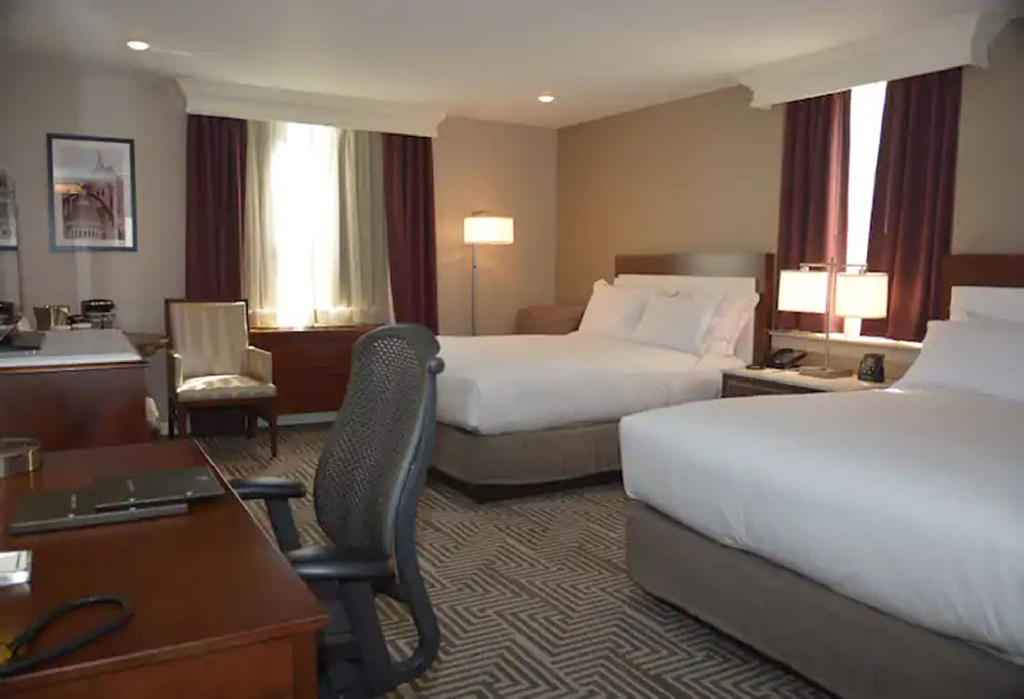 DELUXE, 2 QUEEN BEDS