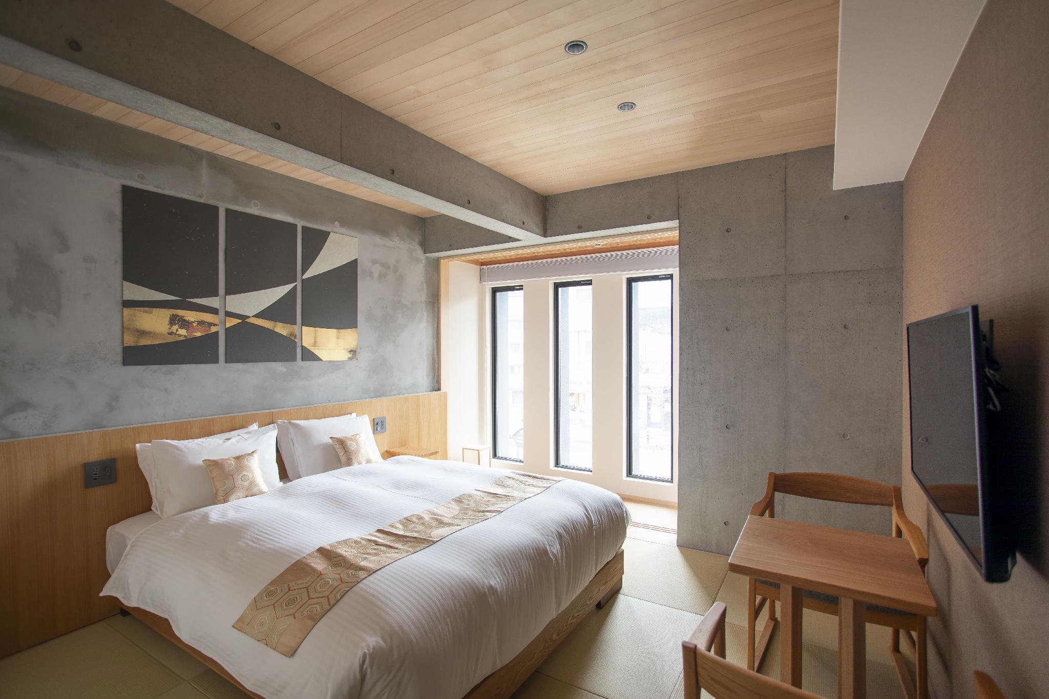 Comfort, Queen Bed