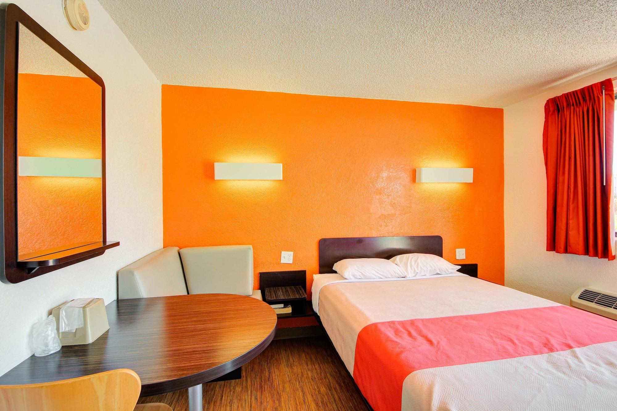 Economy Hotel Plus (ex Motel 6 Oklahoma City North Frontier City) 11/31