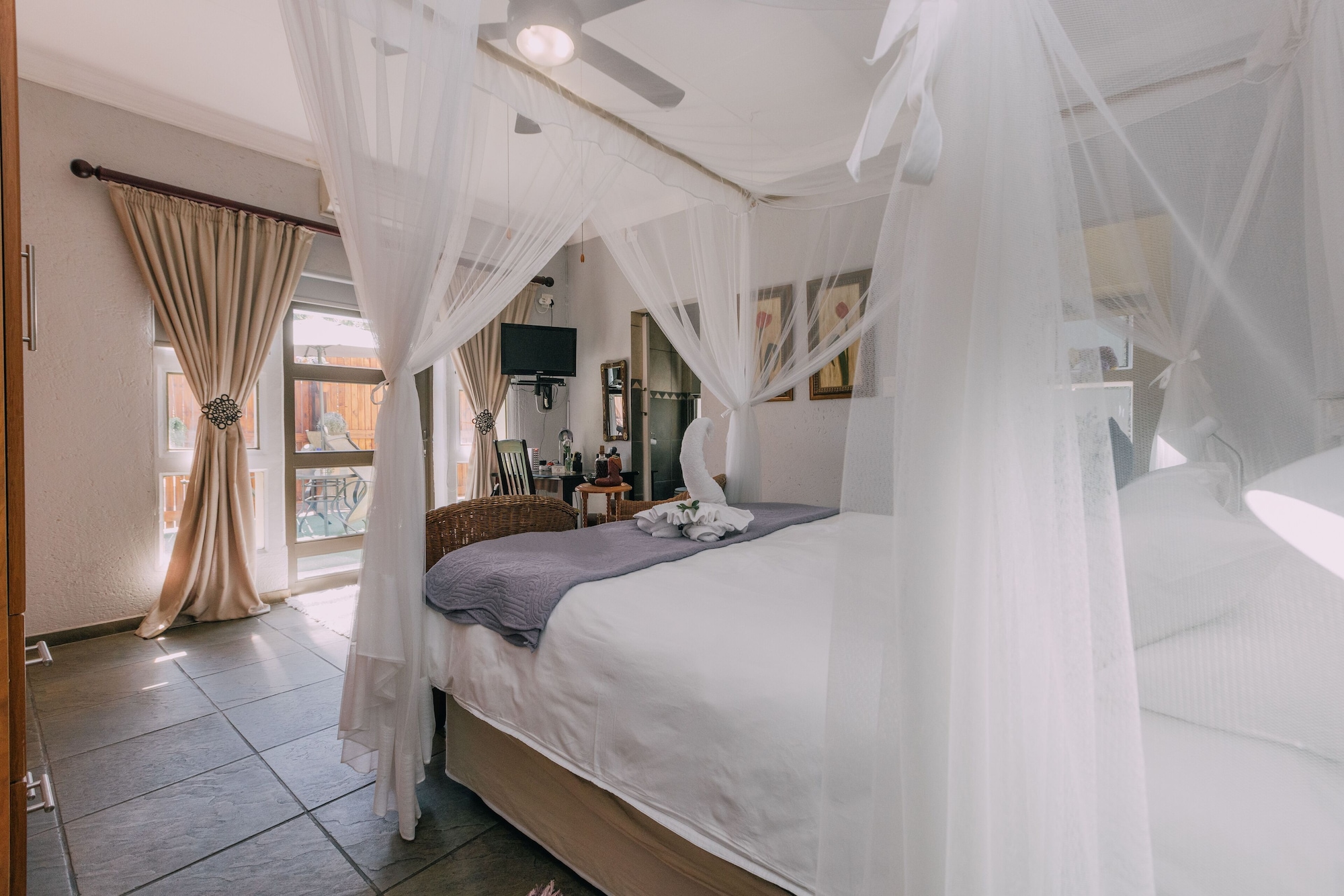 STANDARD, KING BED