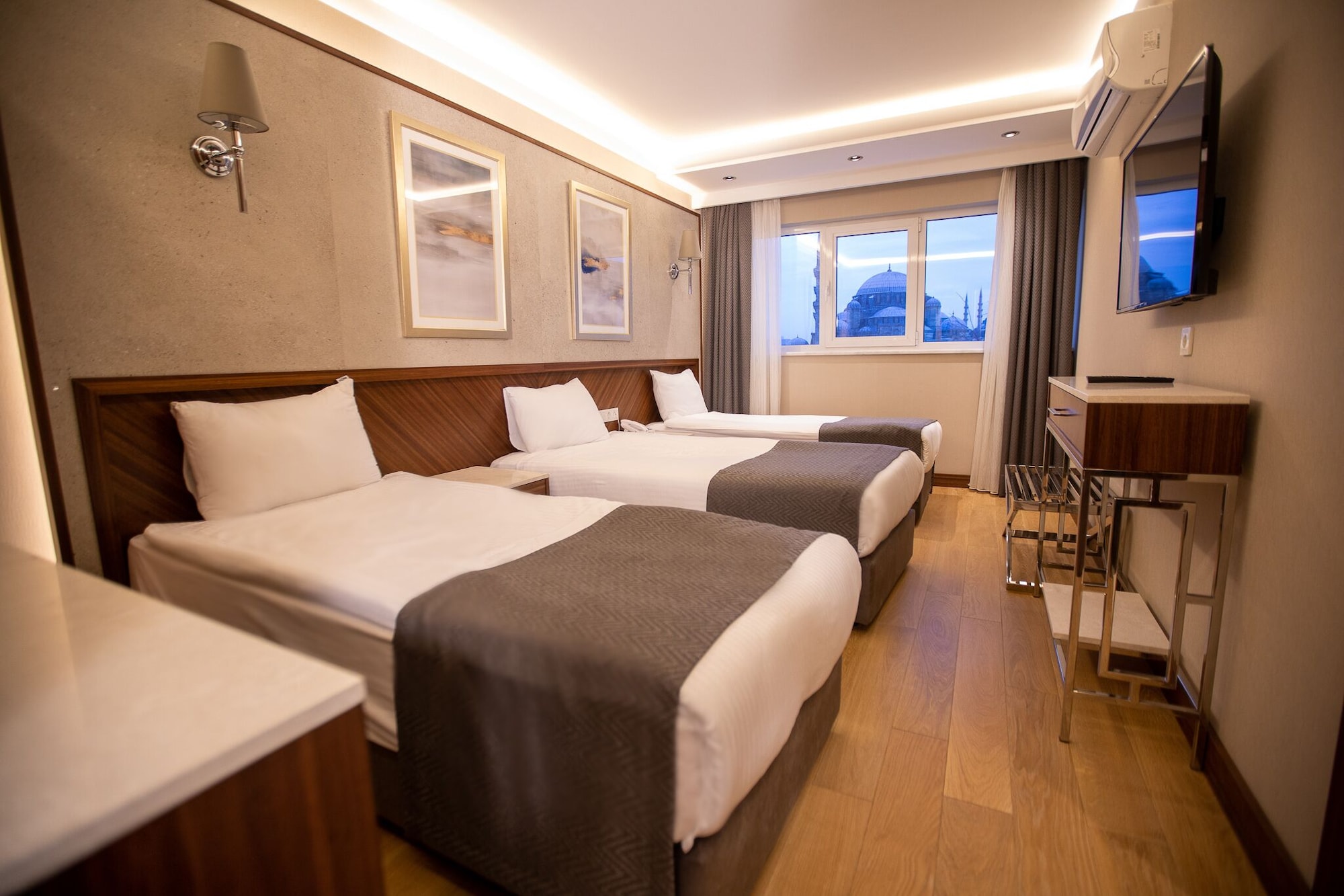 ROOM, TRIPLE