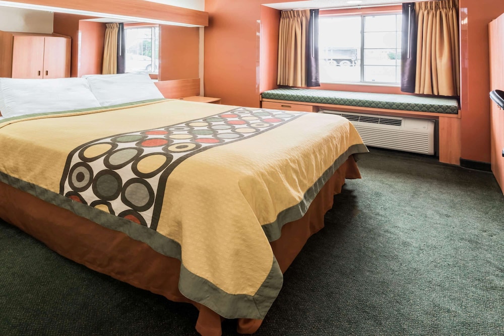 Super 8 By Wyndham Columbus West 12/24