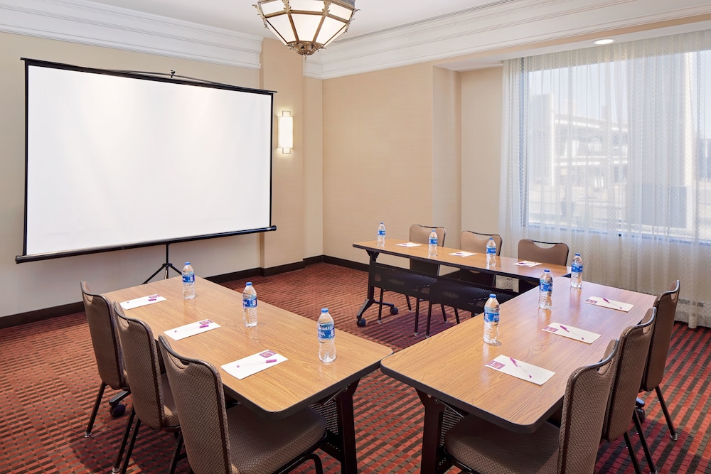 Hyatt Place Denver Cherry Creek 60/72