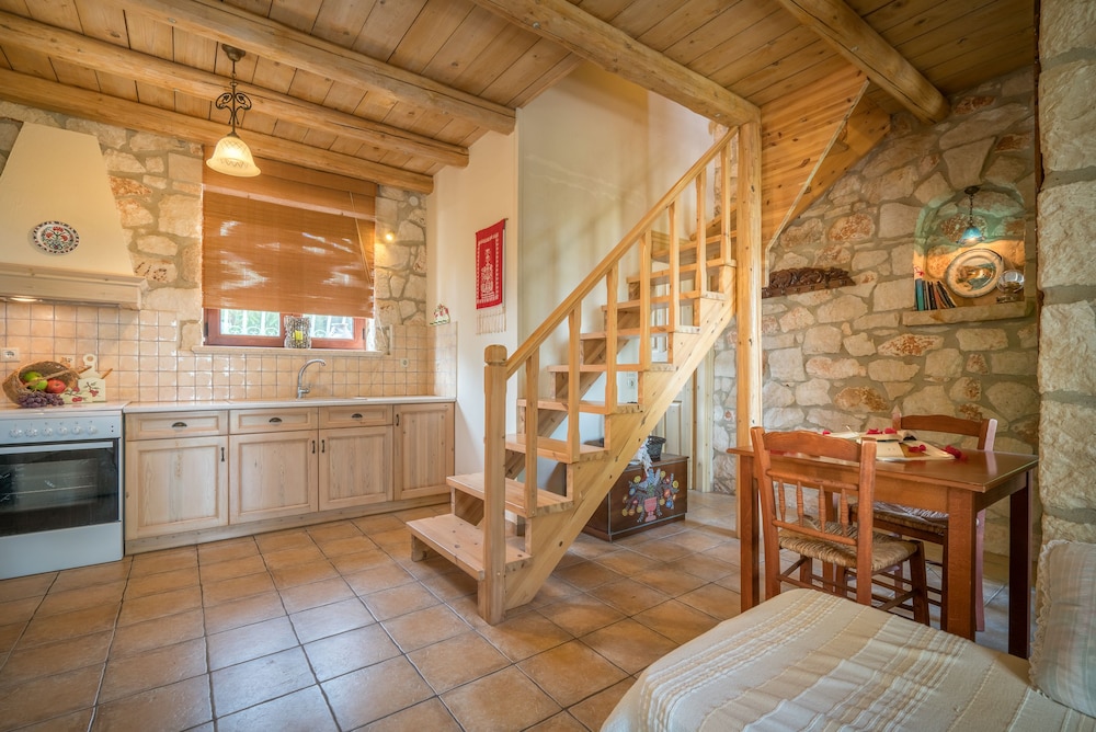 Myrties Stone Houses 32/49
