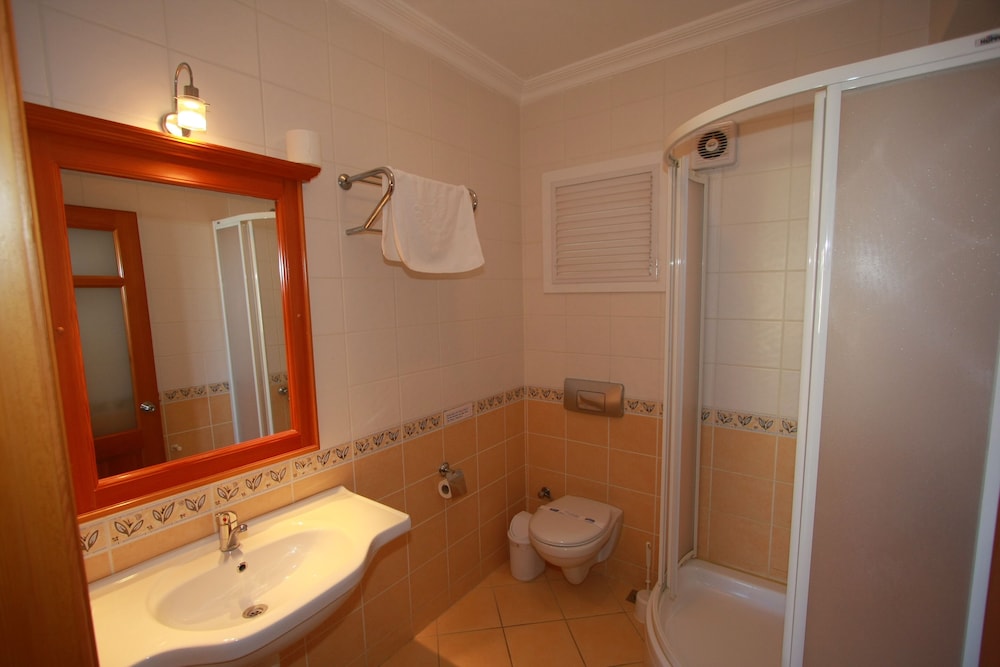 شقة بسريرين منفصلين بغرفتي نوم مع أريكة، Sea Breeze Hotel And Apartments 8/10