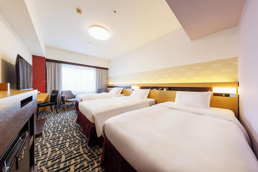 Room, 3 Beds, with Extra Bed, East Wing