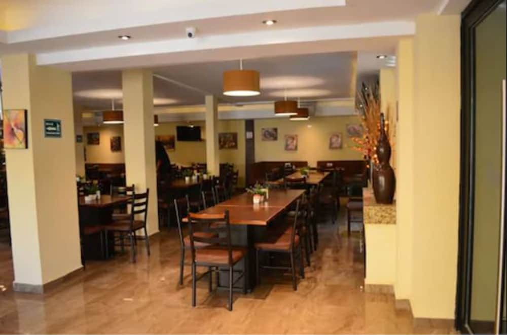 Hotel San Ignacio Inn 32/40