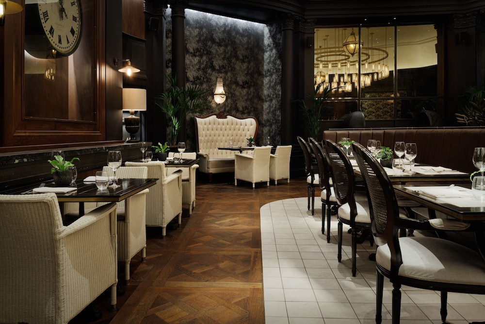 The Queens Hotel 40/59