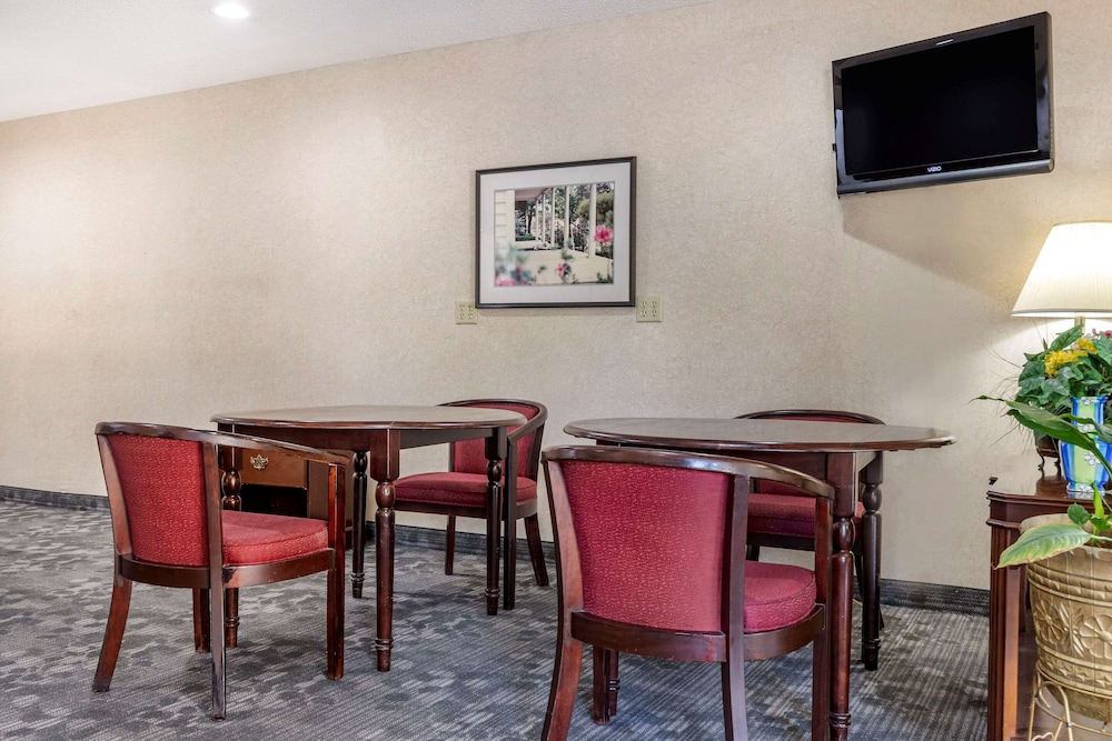 Econo Lodge Saint Stephen 30/37