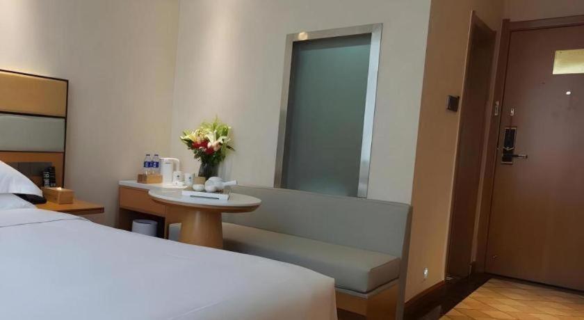 GreenTree Inn Geermu Walking Street Business Hotel 28/51