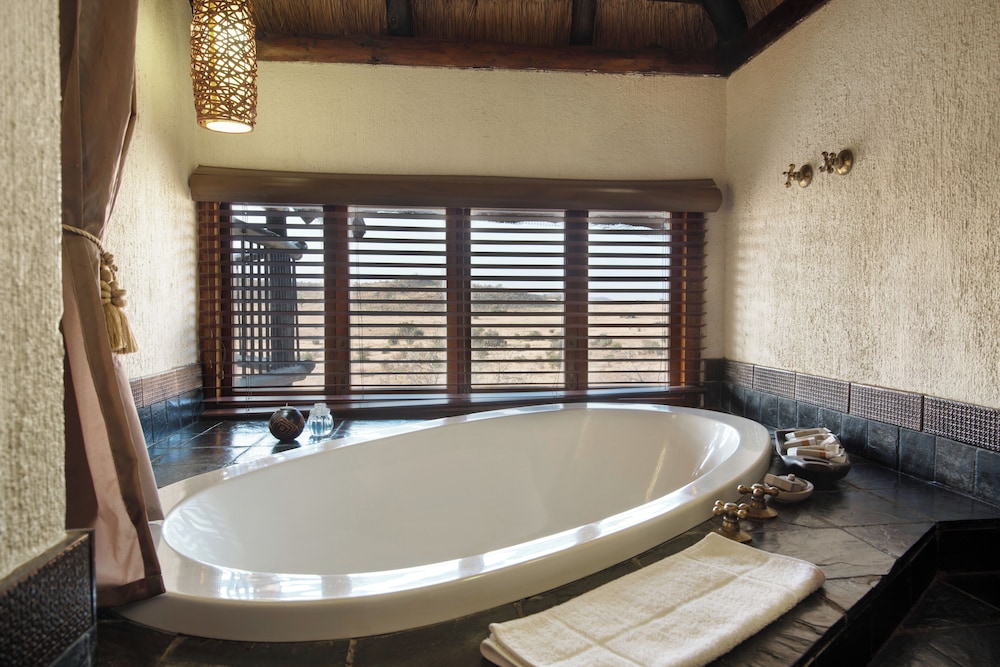 TSHUKUDU BUSH LODGE 21/49