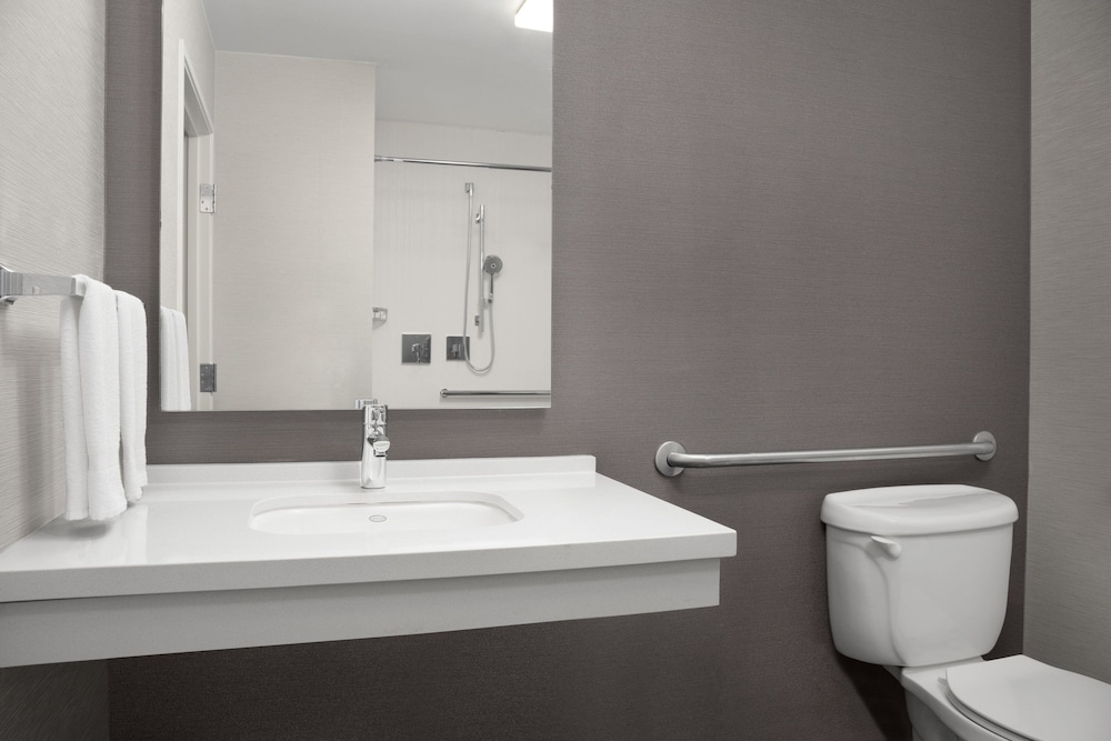Courtyard By Marriott Lakeland 49/50