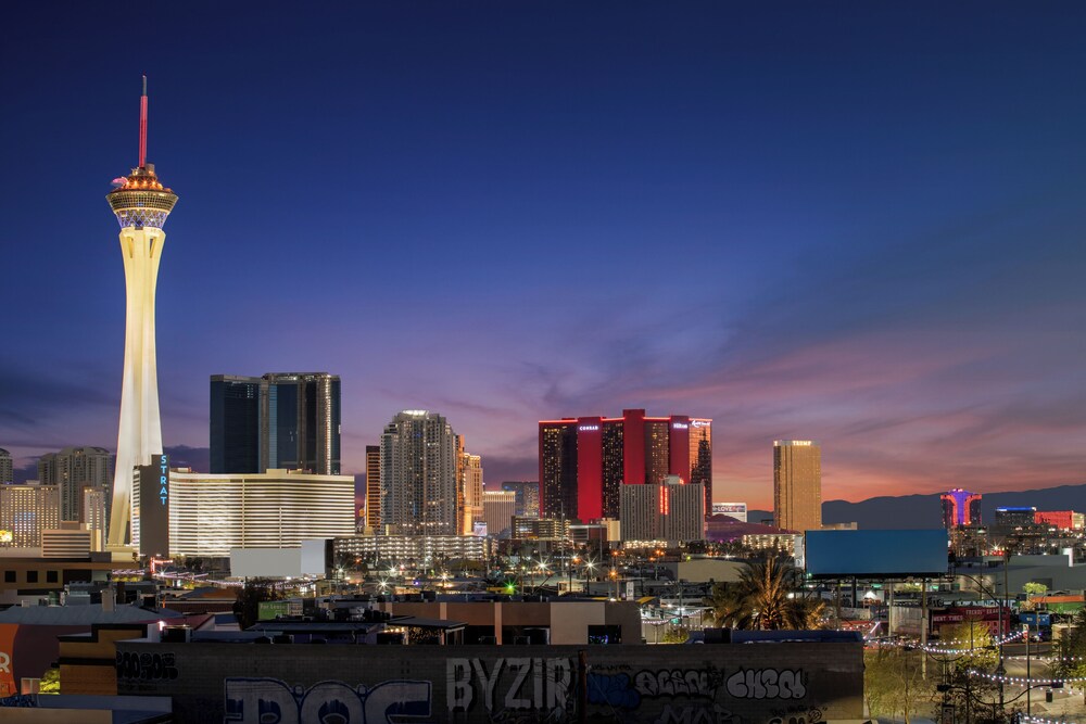 The ENGLiSH Hotel, Las Vegas, a Tribute Portfolio Hotel 32/34
