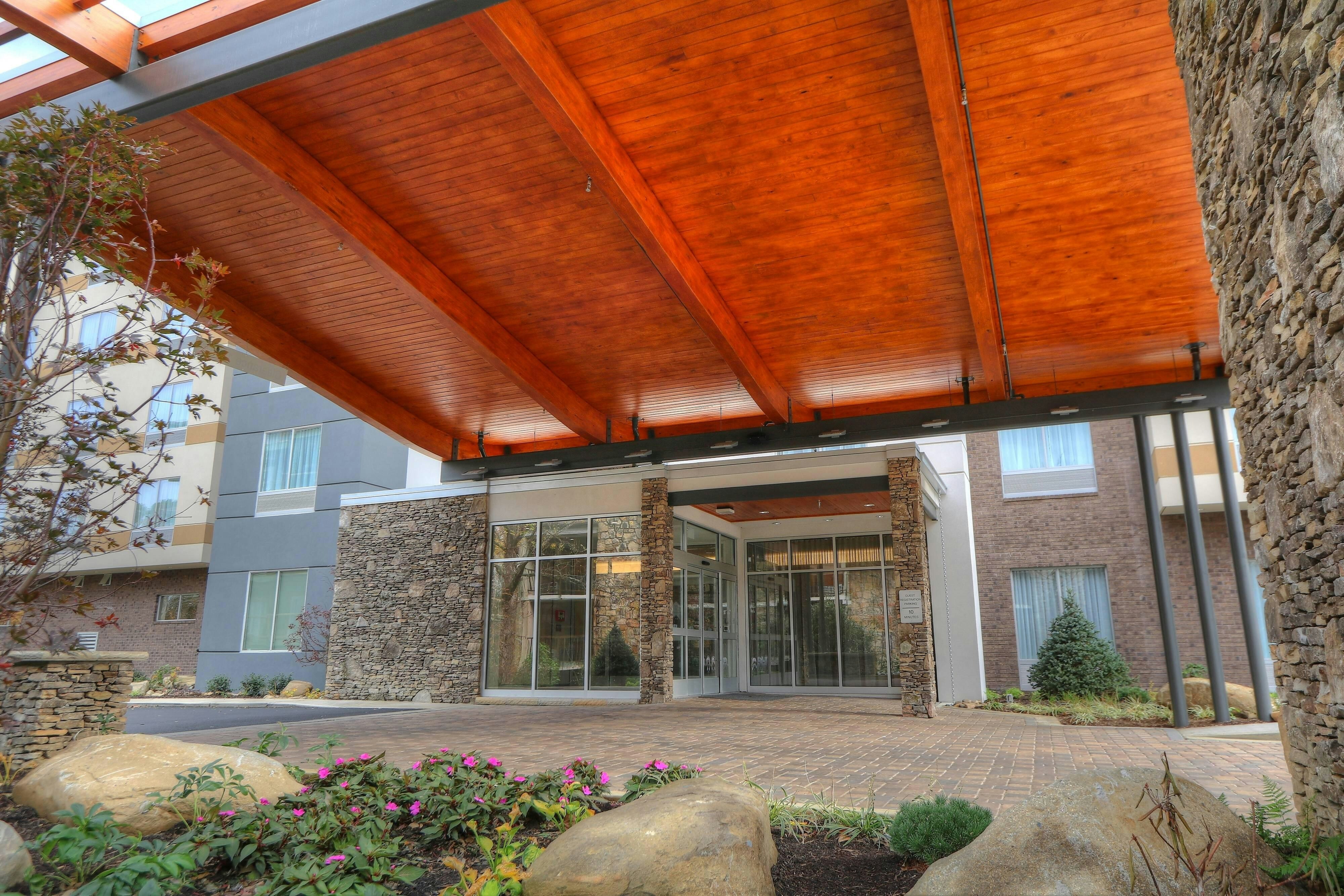 FAIRFIELD INN AND SUITES GATLINBURG DOWNTOWN 7/25
