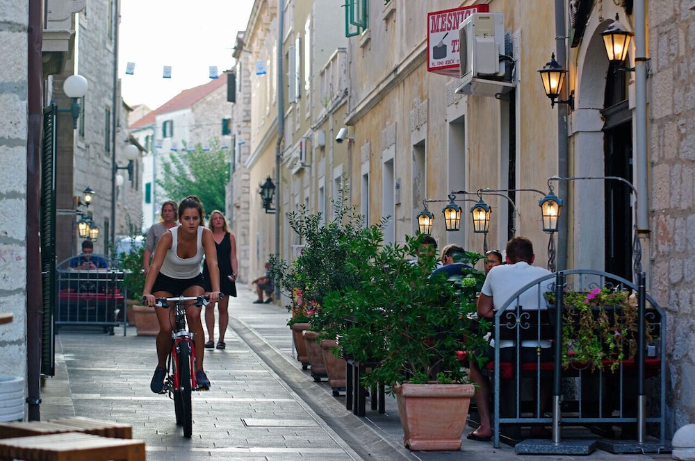 Boutique Hotel Bol 34/50