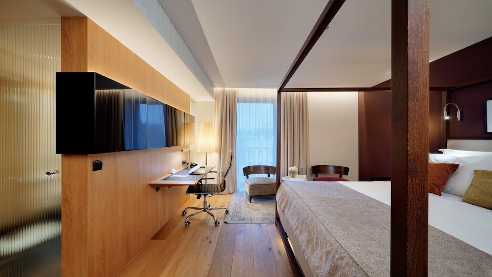غرفة بريميوم بسرير كينج، B&B Hotel Rzeszow Centrum 7/10