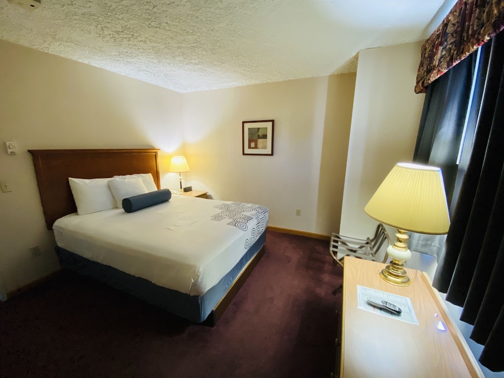 Fleetwood Inn Suites 17/51