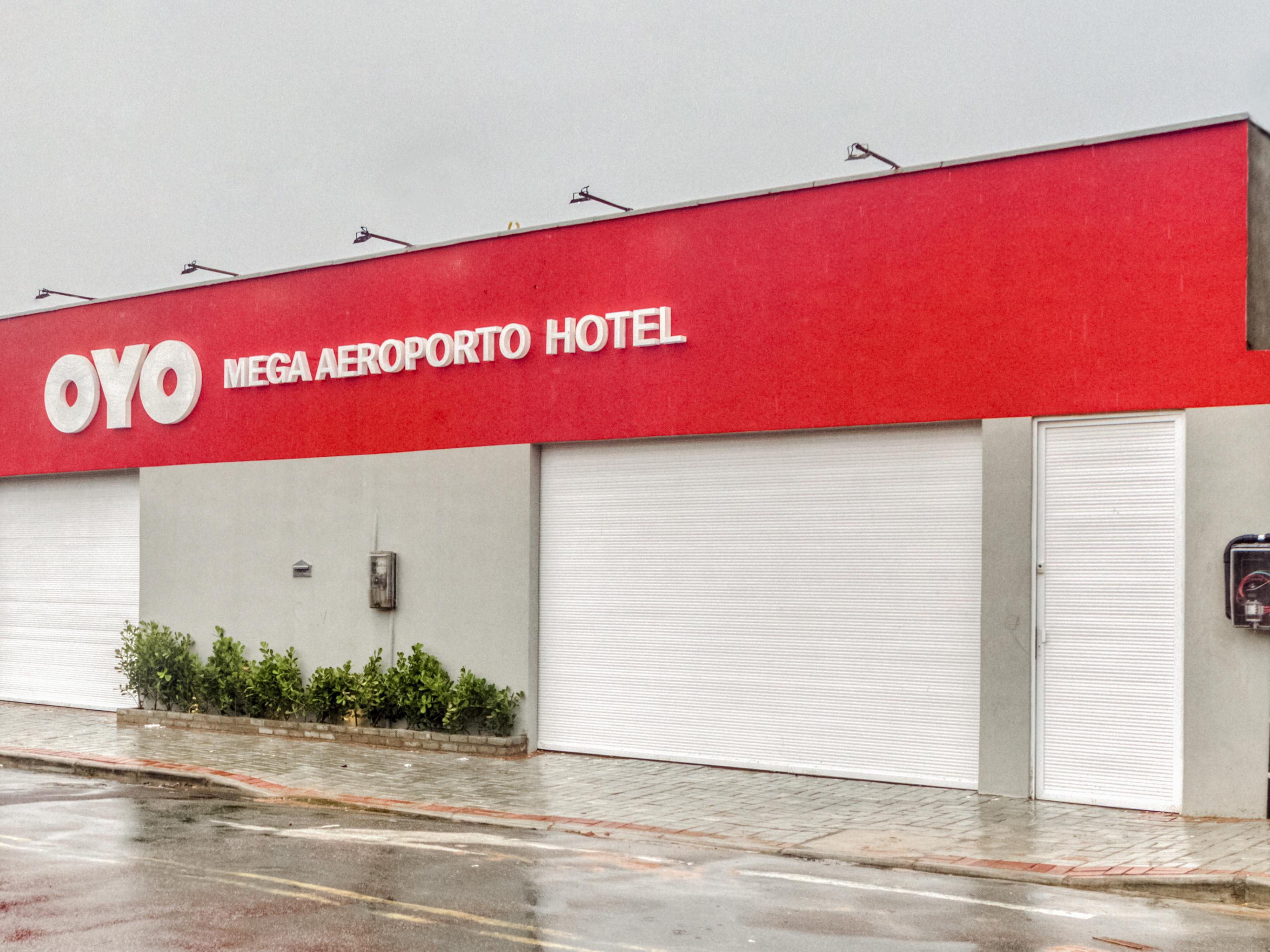 Mega Aeroporto Hotel 1/21