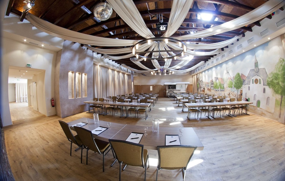 HOTEL GRAFRATHER HOF 32/49