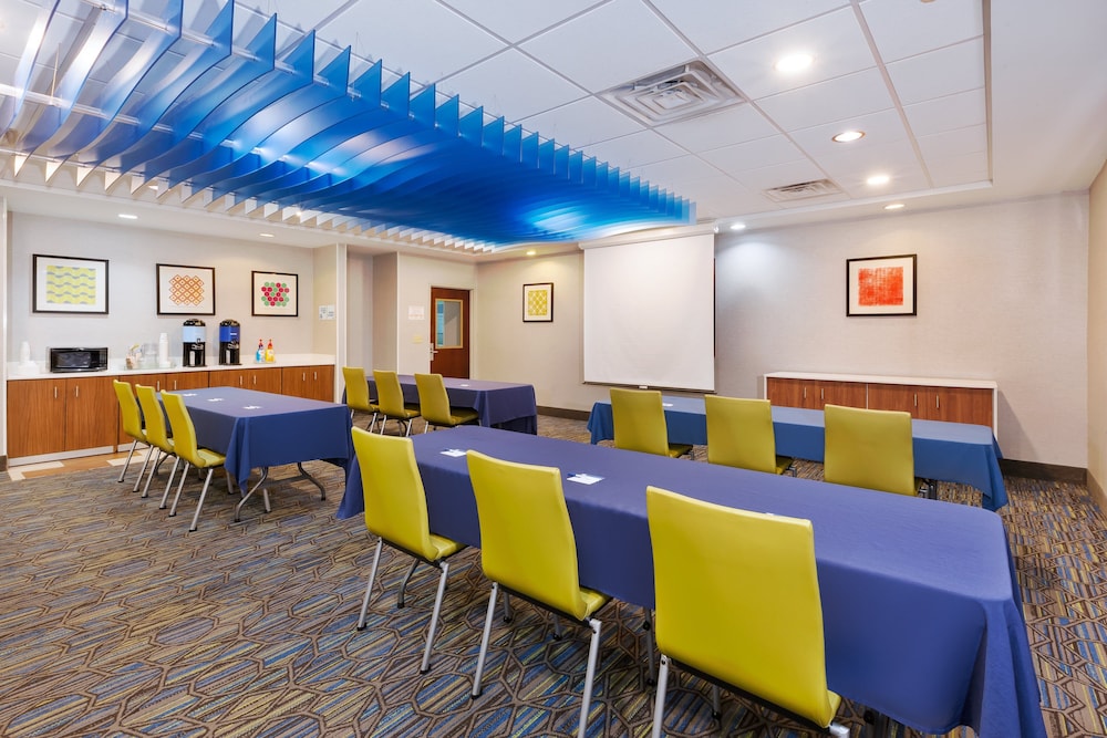 Holiday Inn Express Hotel & Suites Cleveland-Richfield 54/59