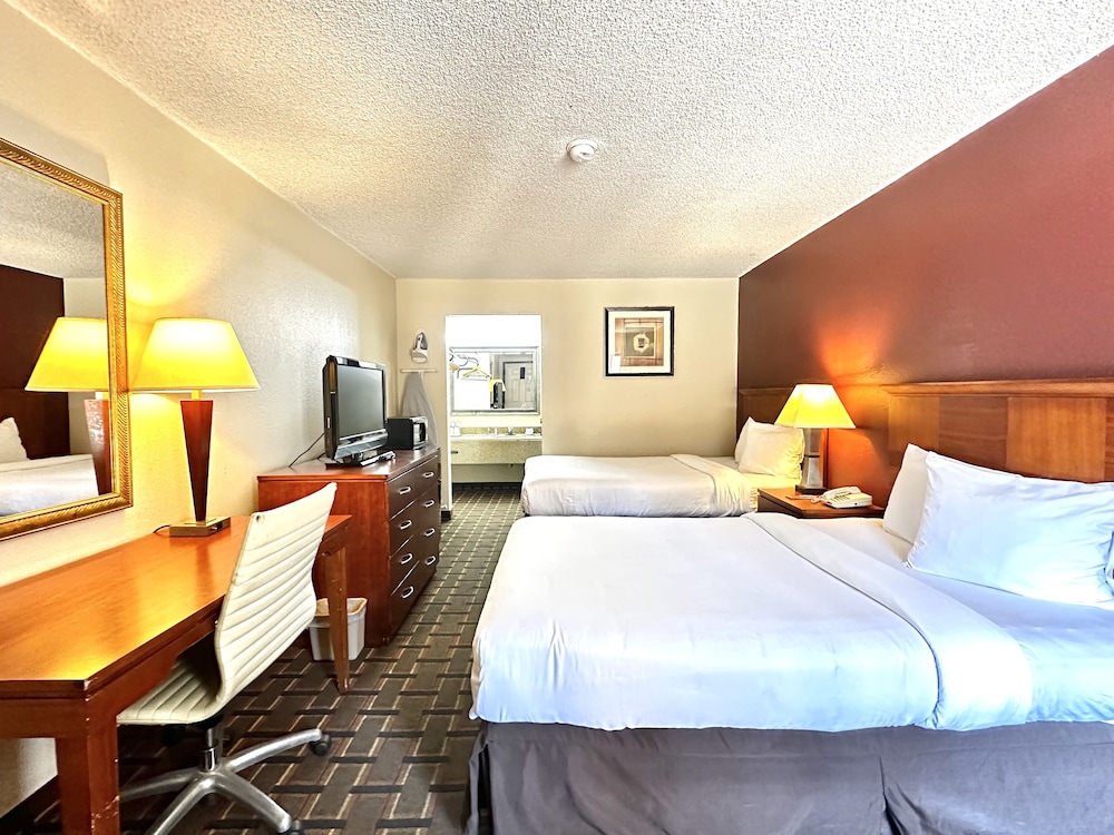 Days Inn & Suites by Wyndham Bossier City 7/50