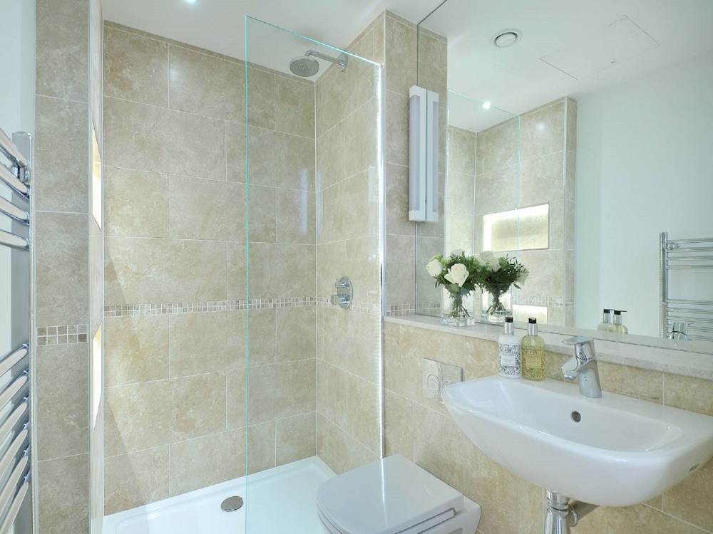 Destiny Scotland - St. Andrew Square Apartments 40/50
