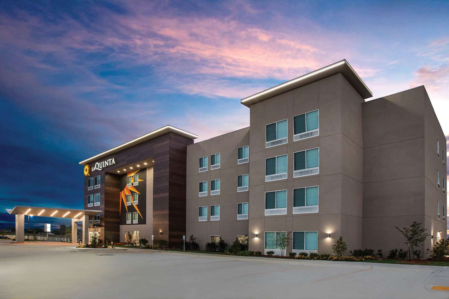 La Quinta Inn Suites By Wyndham Owasso 1/44