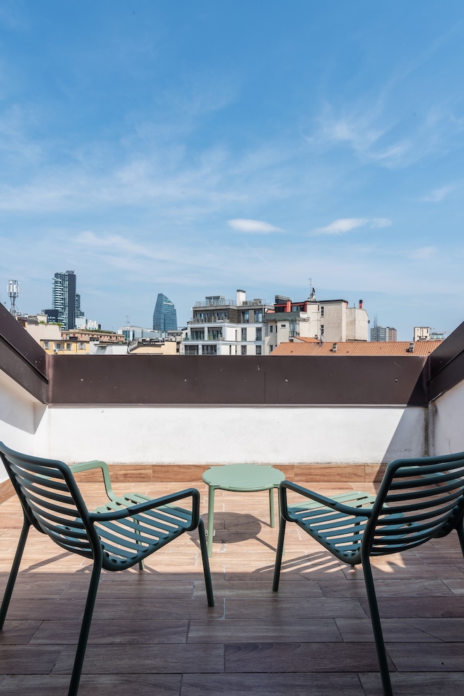 Easyhomes - Brera Luxury Suites 36/42