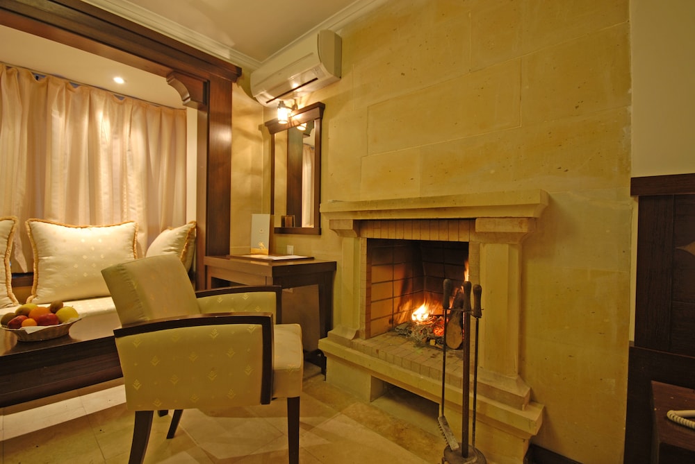 Tourist Hotel 26/63
