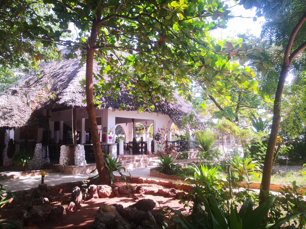 Mambo Ocean Resort 40/50