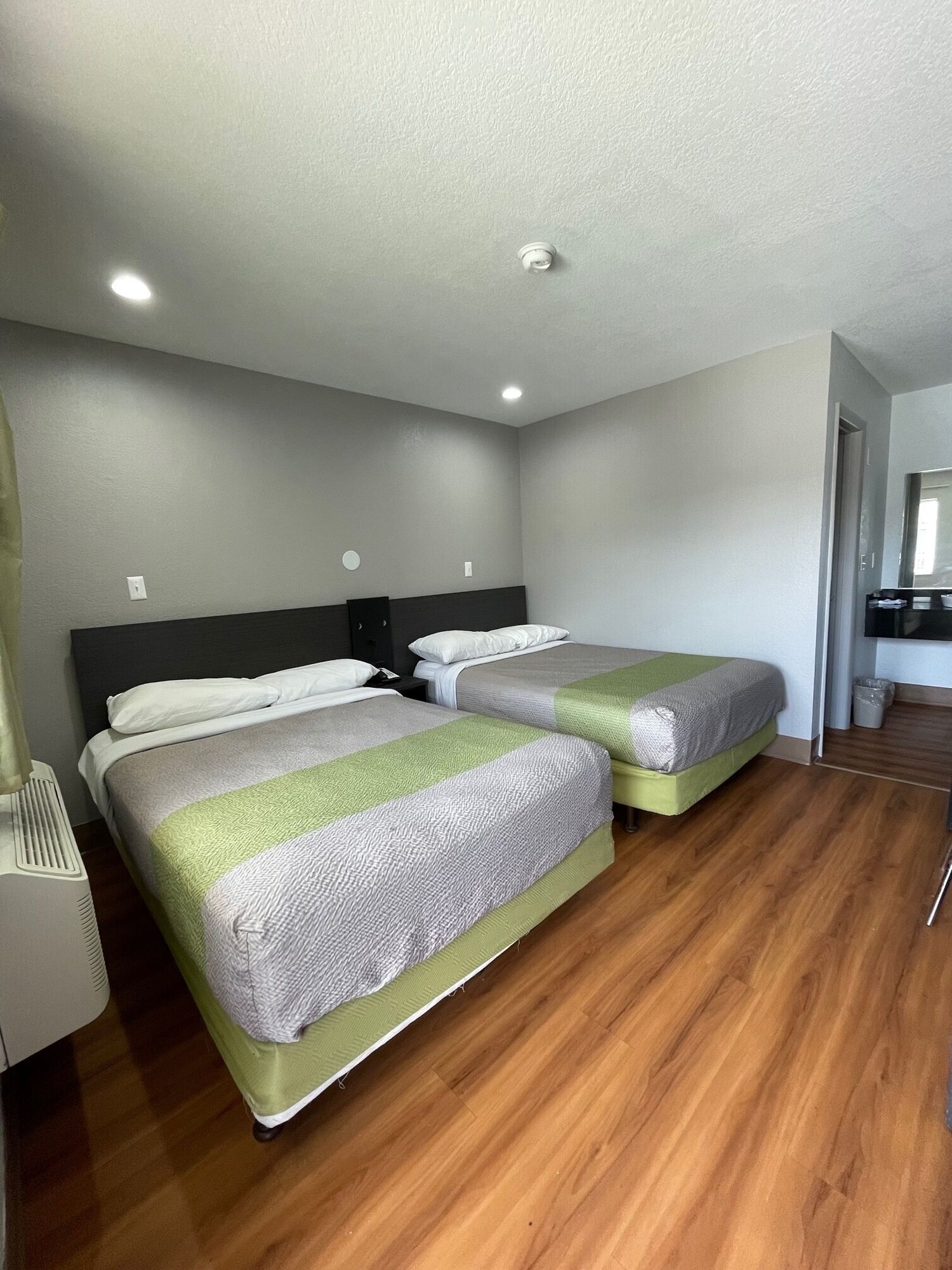 Standard, 2 Double Beds