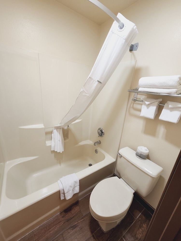 Suite, 2 King Beds, Super 8 by Wyndham Richfield UT 7/7
