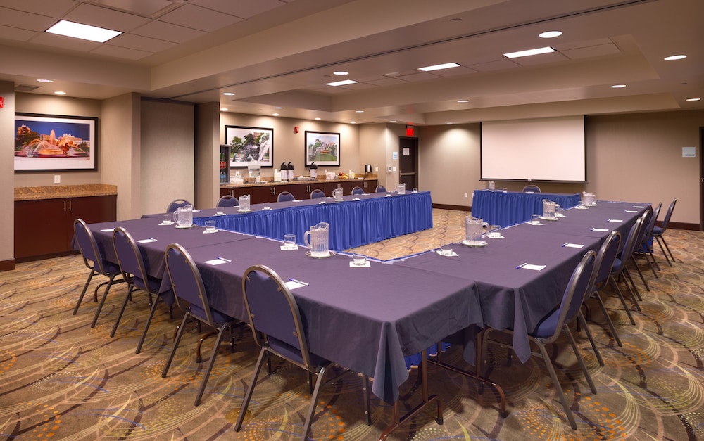 Holiday Inn Express Suites Overland Park 54/60