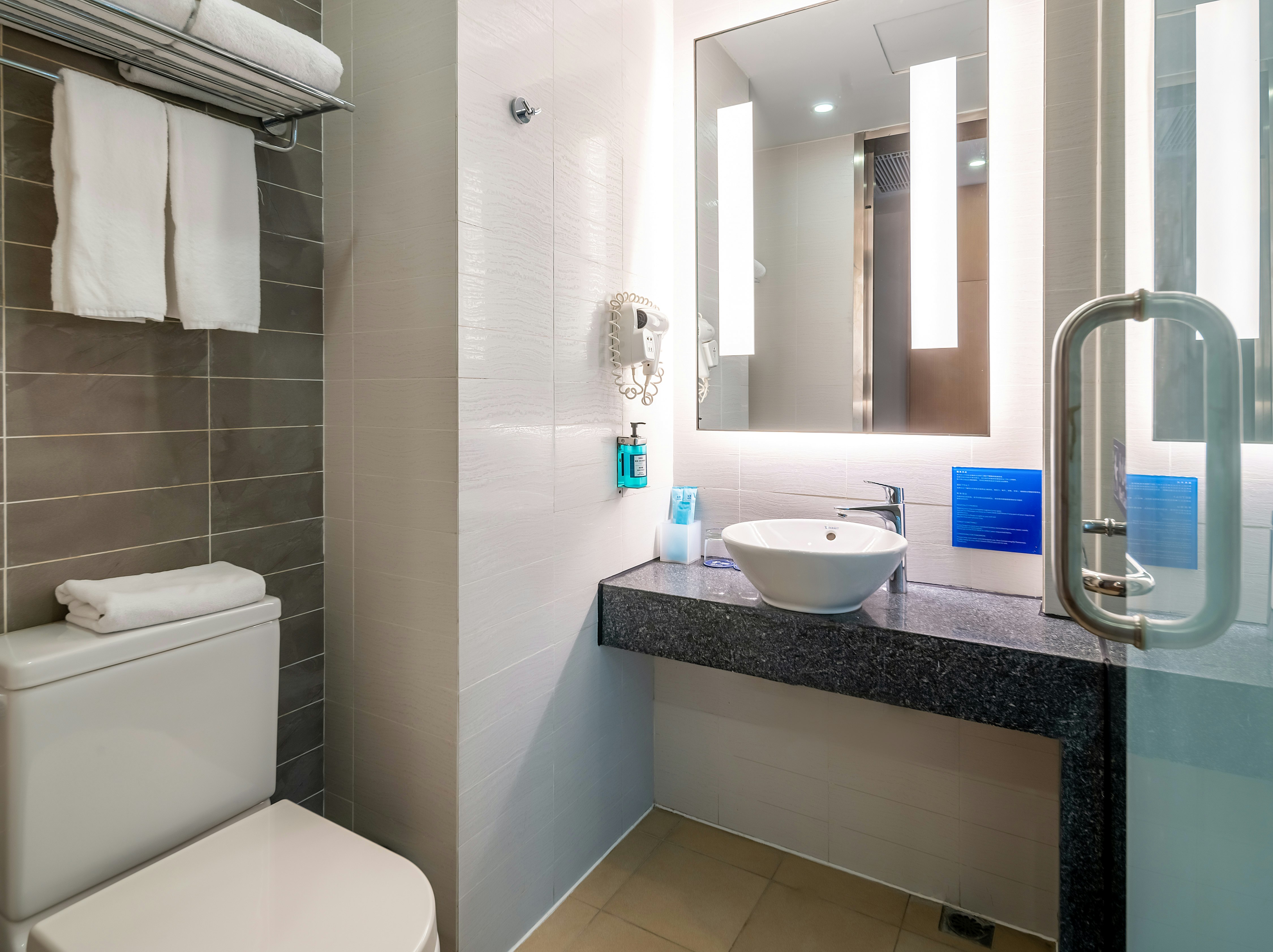 Holiday Inn Express Yangzhou City Center 70/71