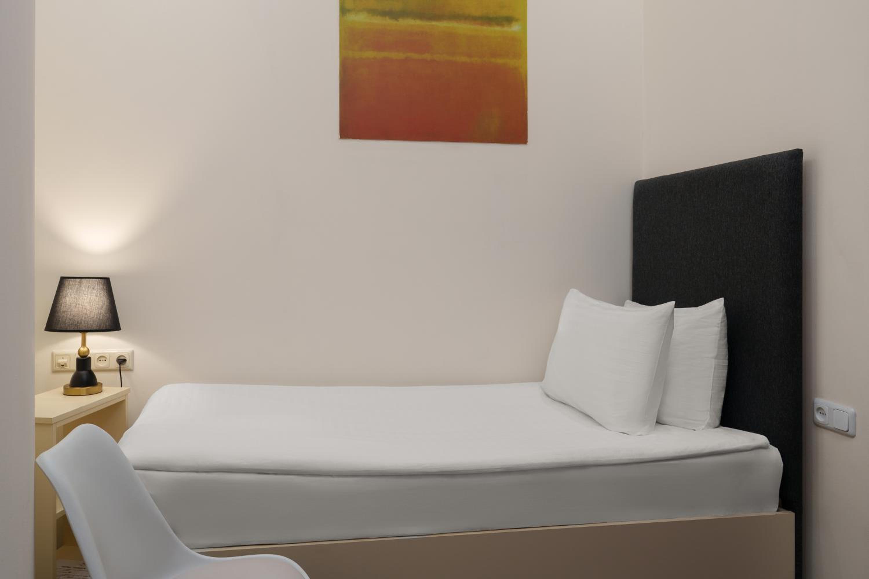 Budget, Single, Single Bed, No Window