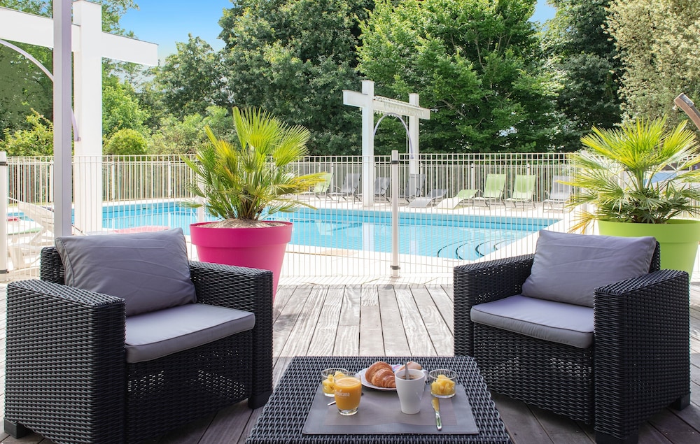 RESIDENCE LES JARDINS DU LAC CERISE HOTELS AND RESIDENCES 30/50