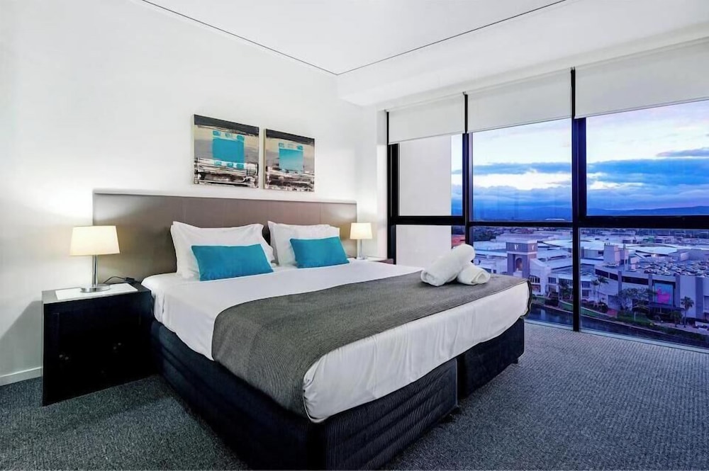 Broadbeach Skyline 3 Bedroom Retreat 8/20