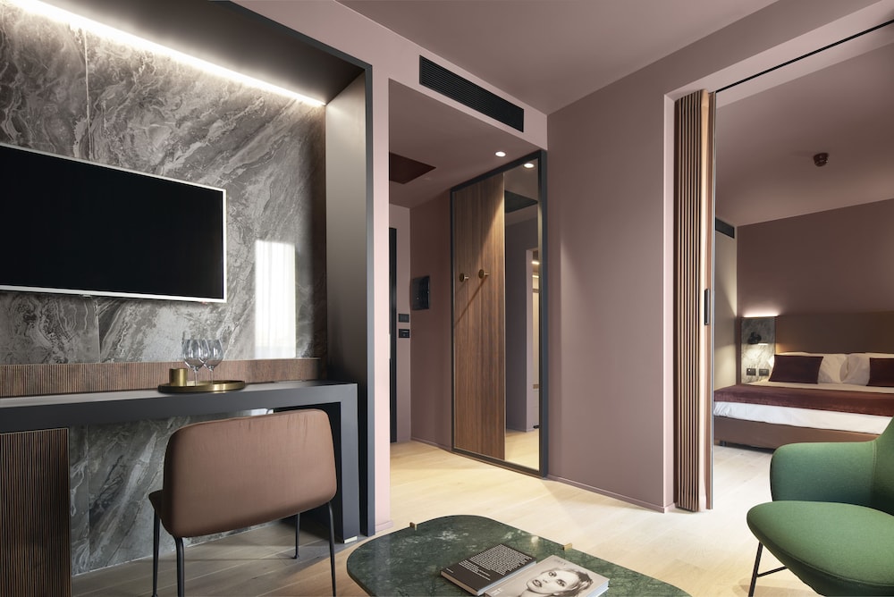 My One Hotel Executive 51/51