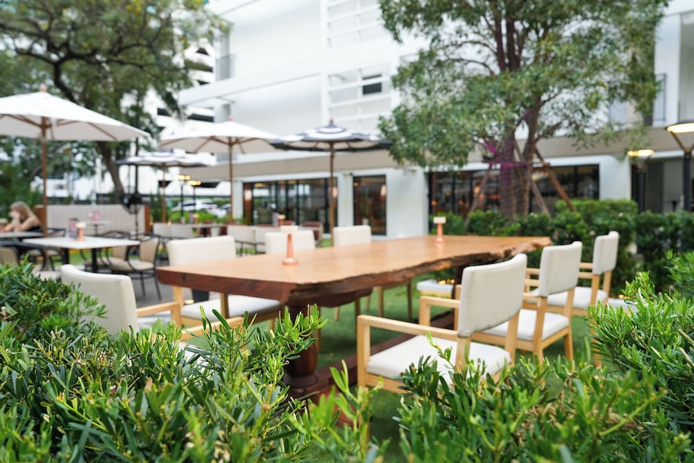 Floral Court Hotel and Residence 7/58