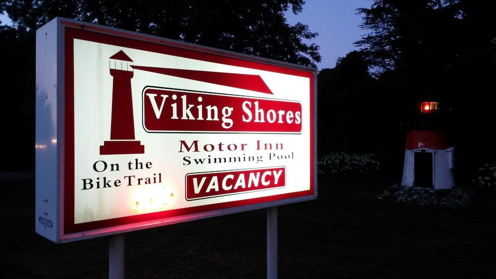 Viking Shores Motor Inn 1/35