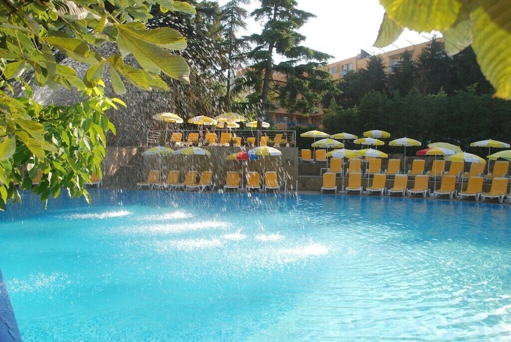 Hotel Excelsior 8/63