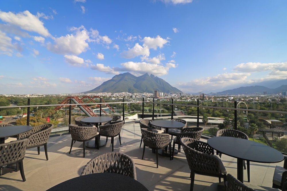 Holiday Inn Express Monterrey Fundidora 58/74