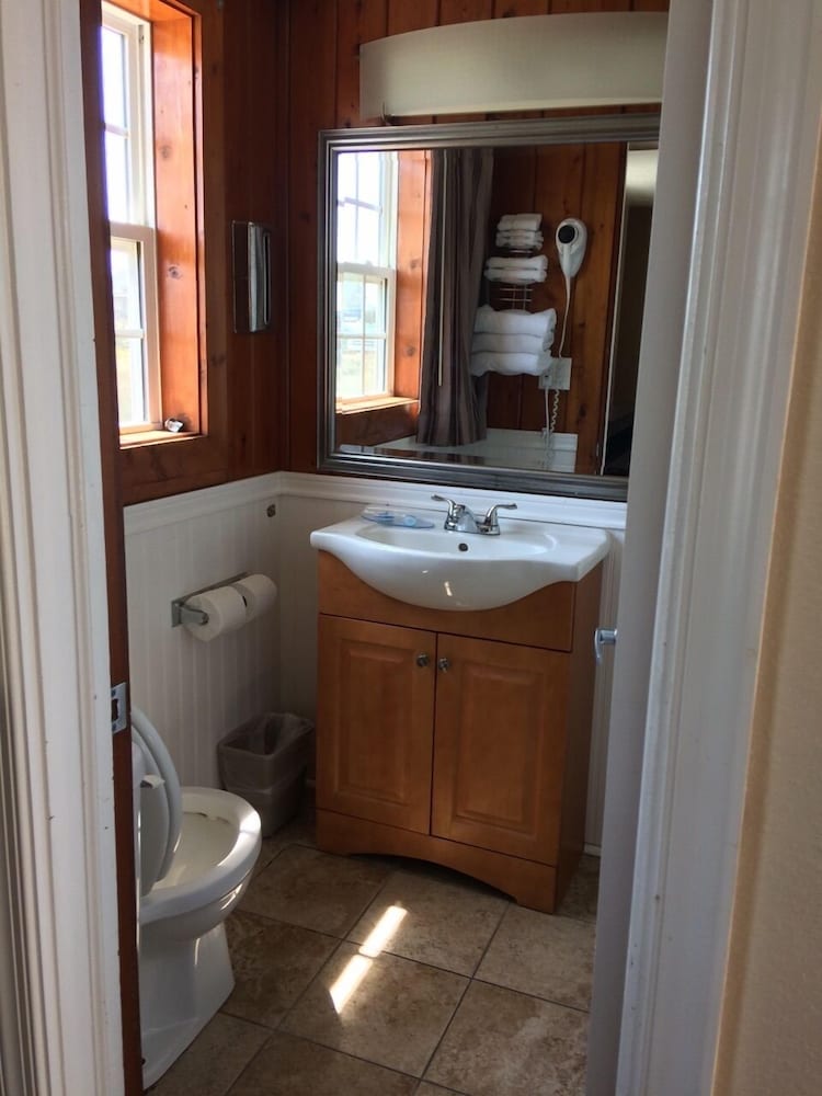 Rodeway Inn And Suites 10/71