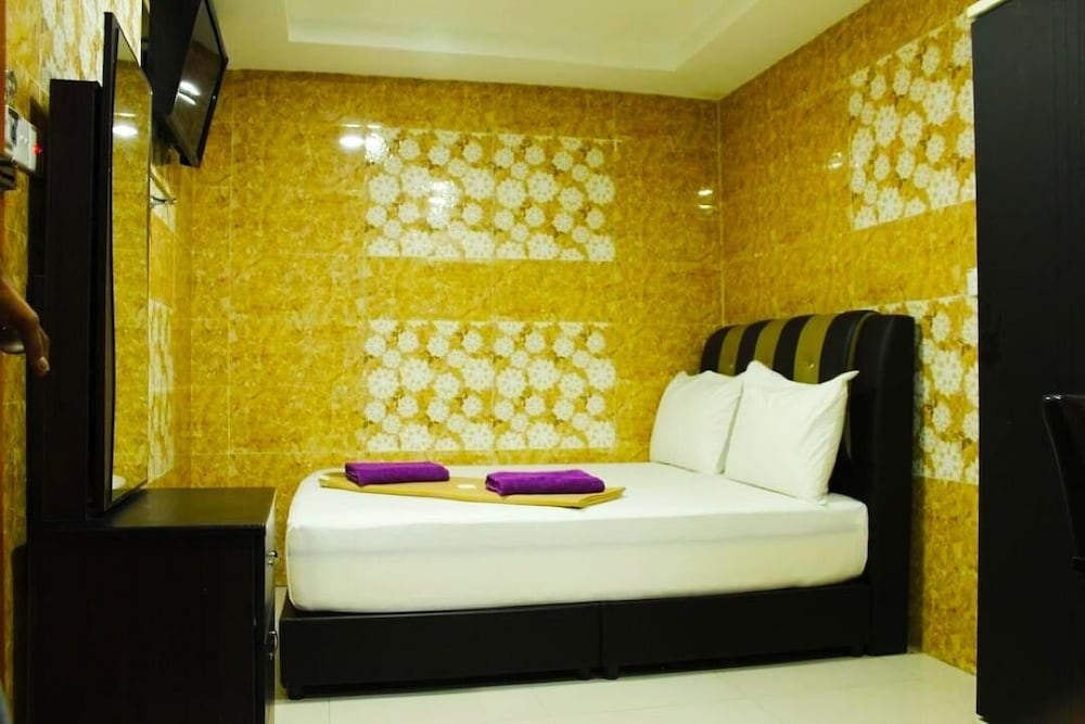ROOM, DOUBLE BED