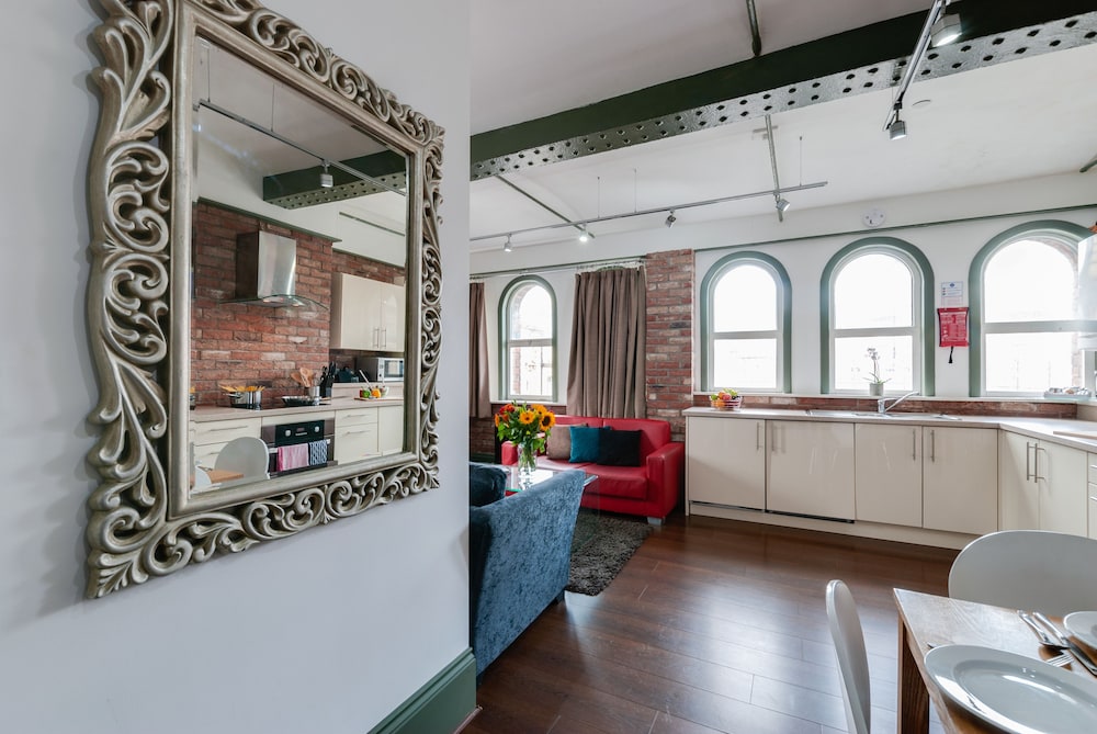 Base Serviced Apartments - Sir Thomas Street 40/57