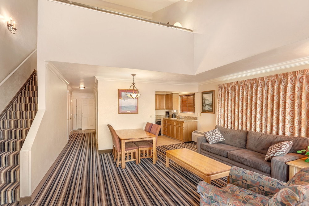 Lincoln Sands Oceanfront Resort, Ascend Hotel Collection 51/69