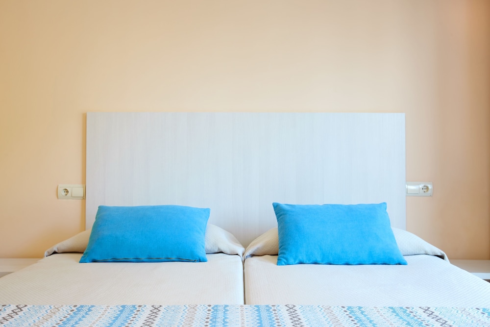 Universal Don Camilo Aparthotel 57/71