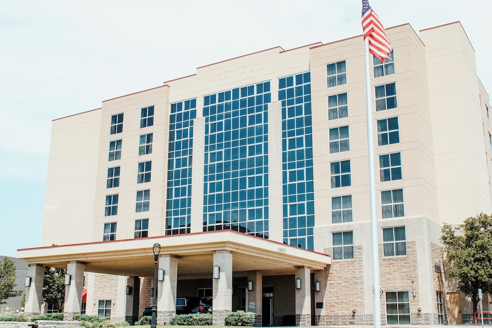 Hotel Topeka At City Center 2/36