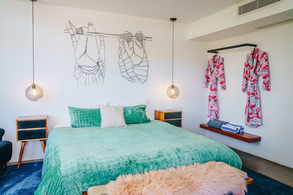 The Pink Hotel Coolangatta 12/50